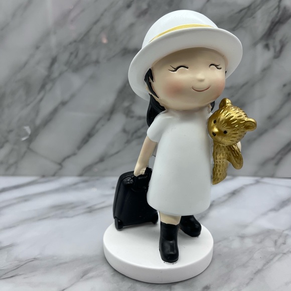 Cute traveling girl figurine home decor ornament - Picture 3 of 4